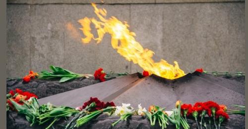 Возложение цветов к памятным местам Великой Отечественной войны